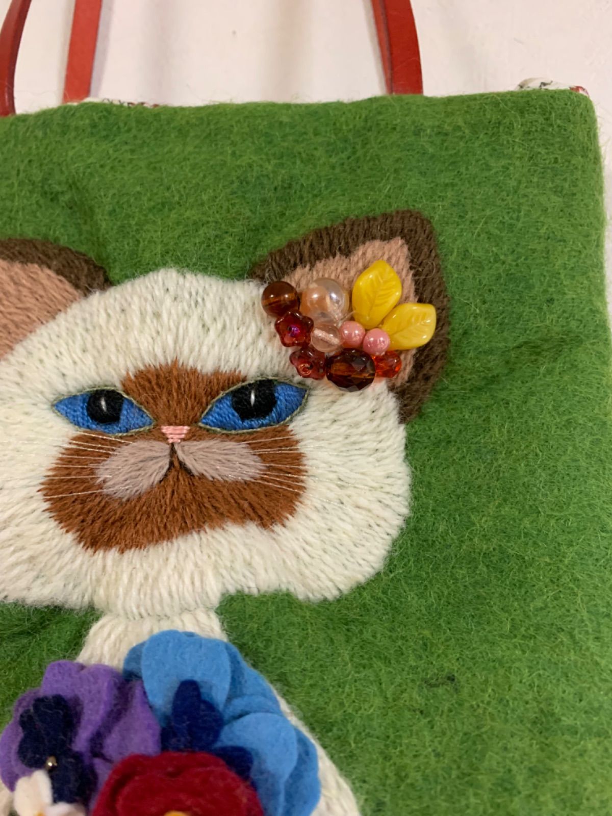 お花いっぱいのドレスを着た猫さん 羊毛フェルト生地のバッグ - メルカリ