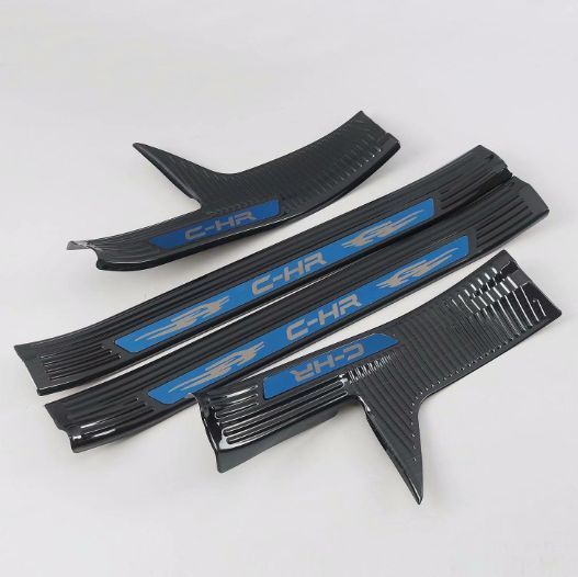 16-23年型 C-HR対応 内側スカッフプレート ドアステップガード ブラックチタン ロゴ入り 感抜群 傷防止 カスタムパーツ