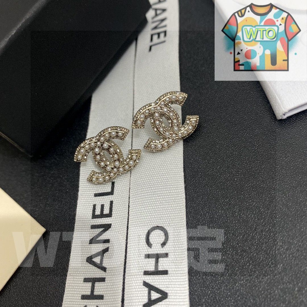 CHANEL ホワイト ダブルCロゴ ピアス　正規品 シャネル CHANEL ピアス ココマーク CCマーク ゴールド