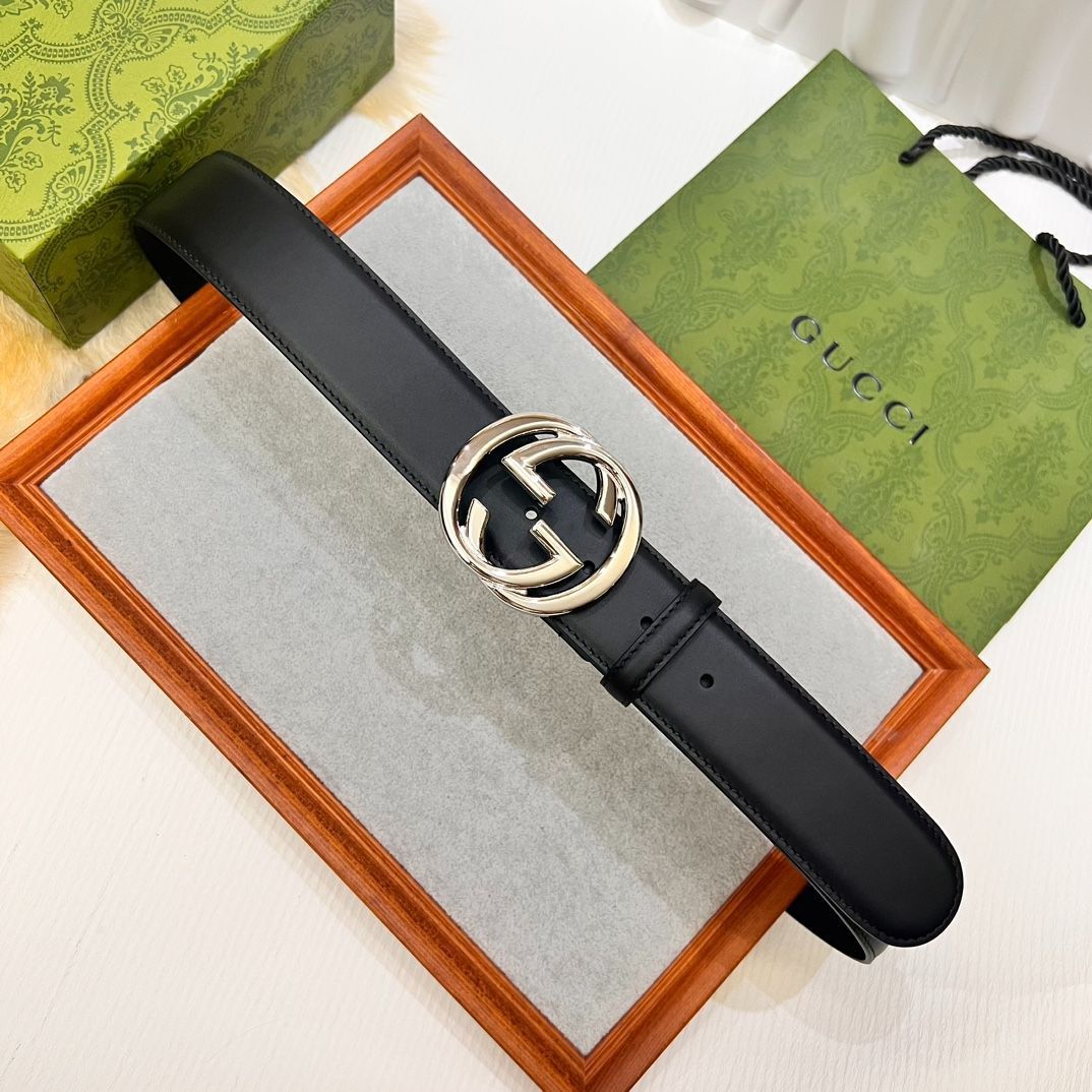 GUCCI　ブラックブラウン×ゴールド　ロゴ　シンプル　ベルト　スタイルアップ Authentic Gucci Black Smooth Calfskin Leather Gold Double G