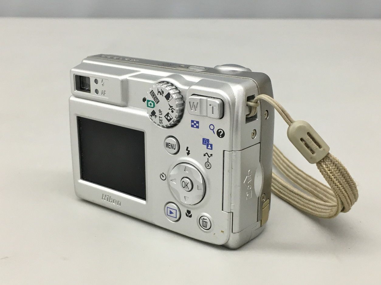 コンパクトデジタルカメラ COOLPIX 7600 ニコン Nikon 電池式 710万