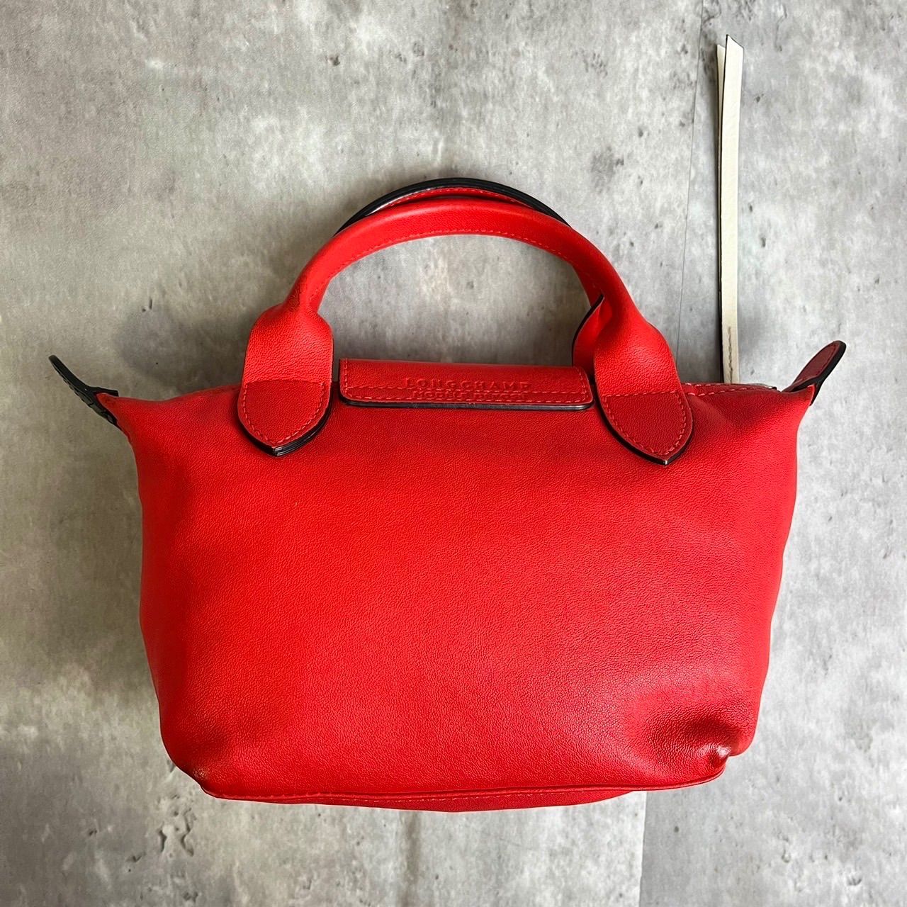 ✨良品✨ LONGCHAMP ロンシャン 2way ショルダーバッグ トートバッグ プリアージュ ポケモン キュイール ピカチュウコラボ エンボス加工  ロゴ型押し シルバー金具 肩掛け 斜め掛け レザー レディース レッド 赤色 - メルカリ