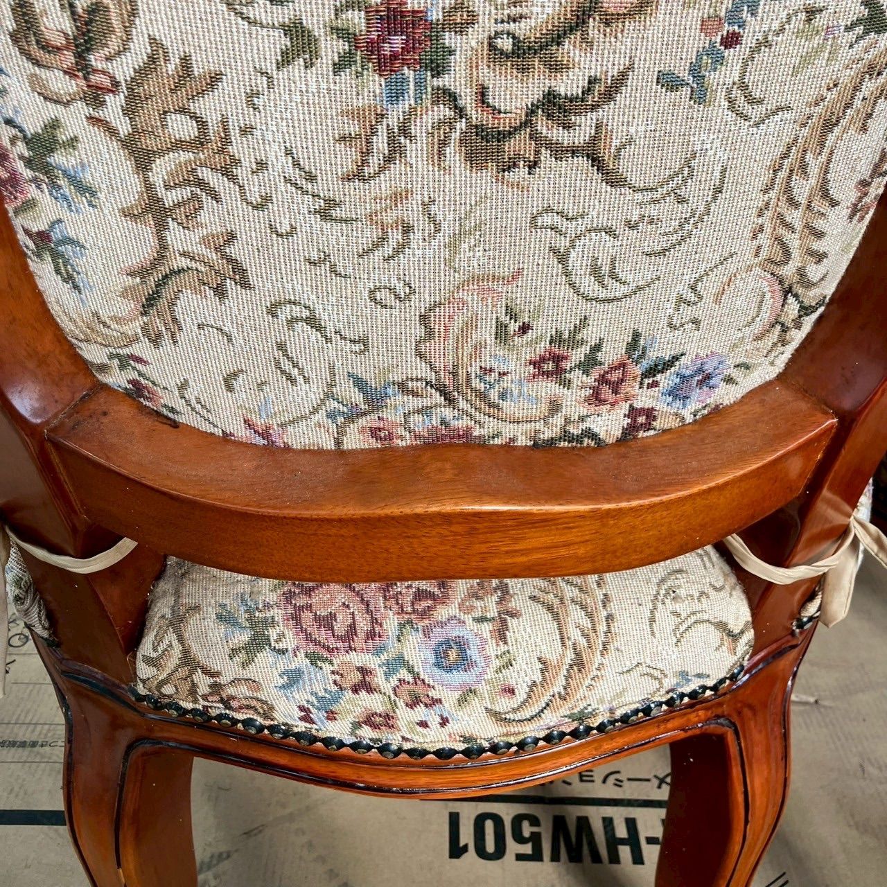 【希少】イタリア製 アンティーク 木製チェア 猫足 刺繍 彫刻入り ロココ調 ② アンティーク 木製チェア 猫足 刺繍 彫刻入り ロココ調 1脚