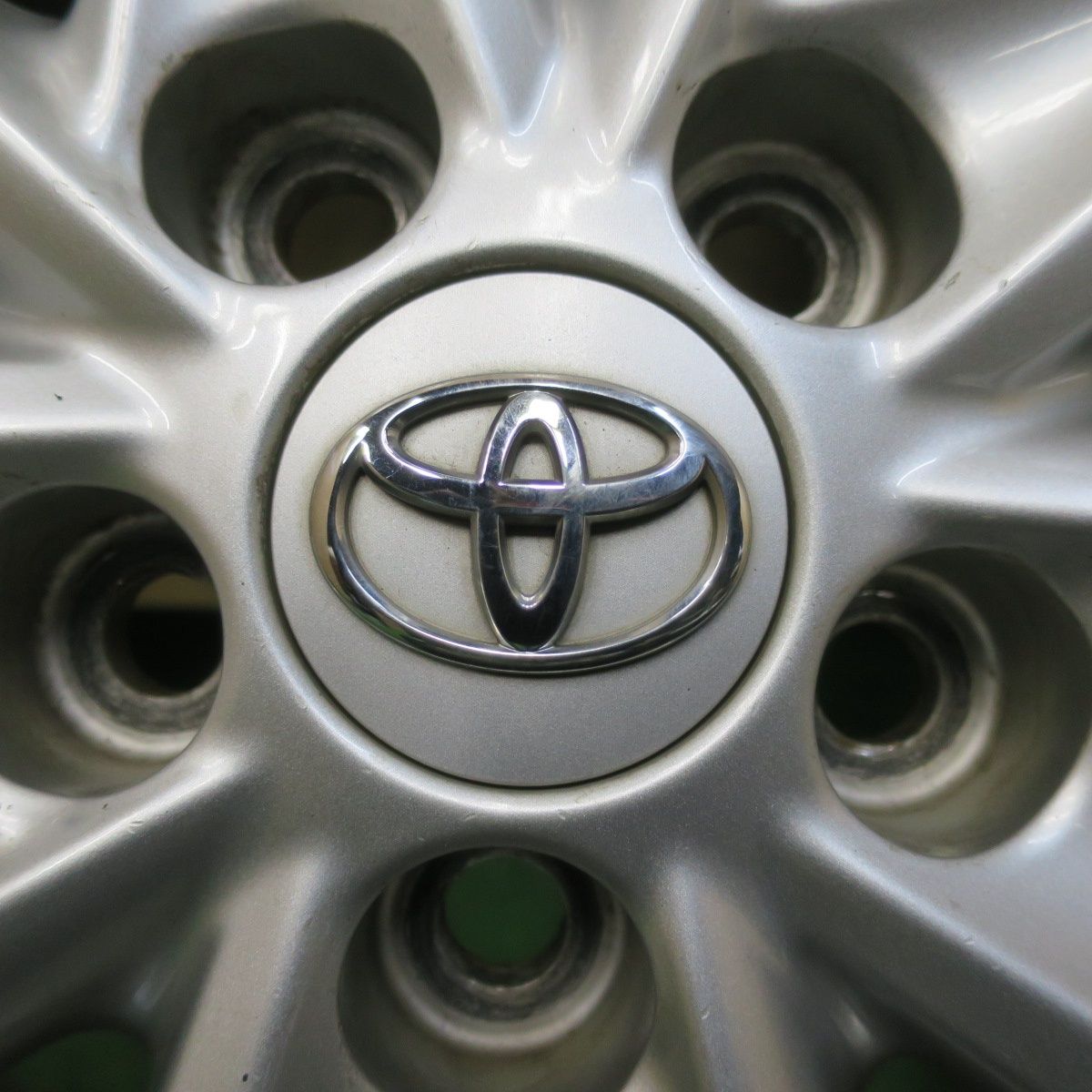 4本価格☆トヨタ プリウスα 4本価格☆トヨタ プリウスα Sツーリング