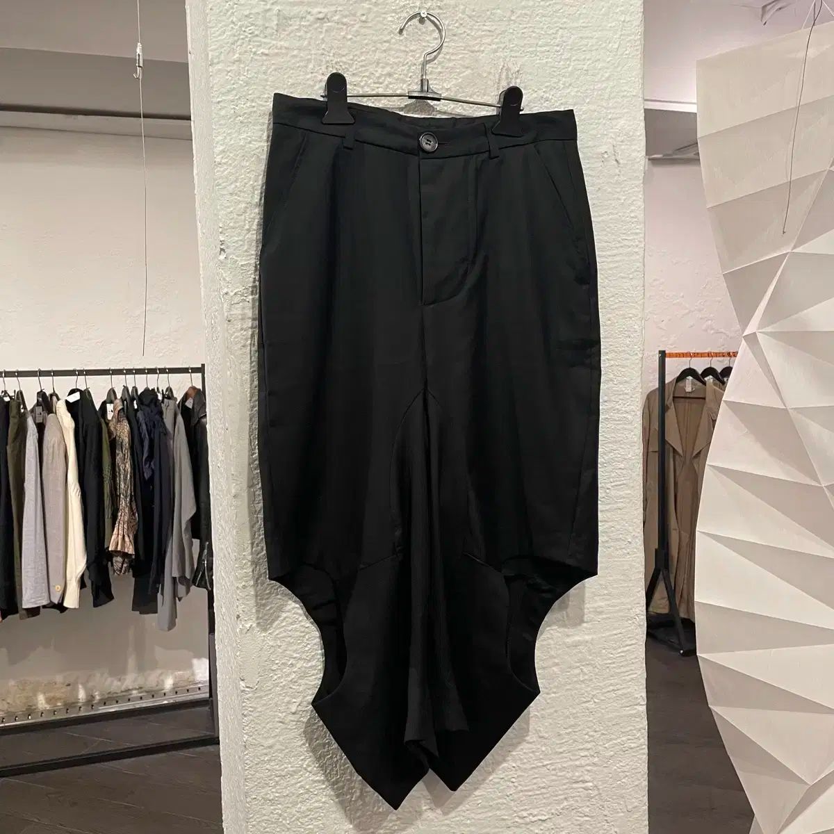 エドワード 来る 切り抜き ショートパンツ