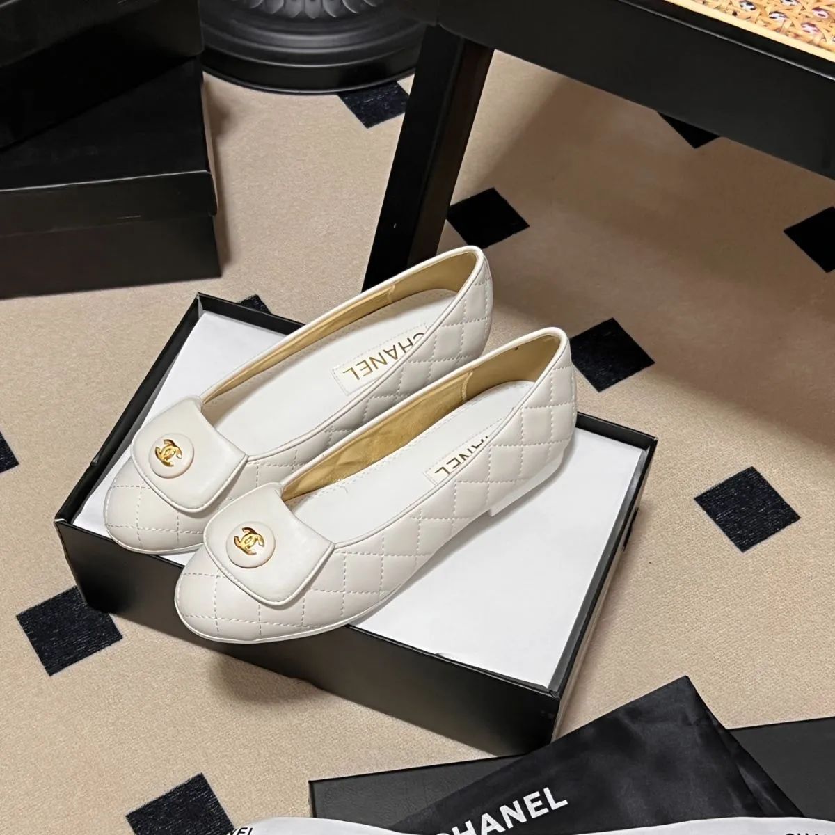 Chanel 菱格子バレエシューズラウンドトゥパンプス