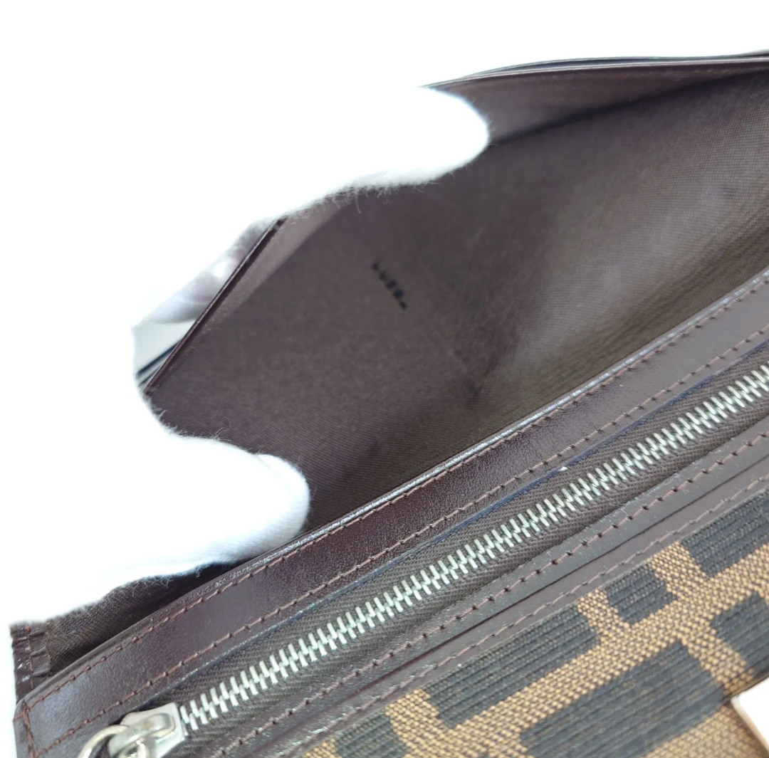 【美品】FENDI フェンディ 長財布 二つ折り財布 ズッカ柄 キャンバス レザー ブラウン メンズ レディース 中古