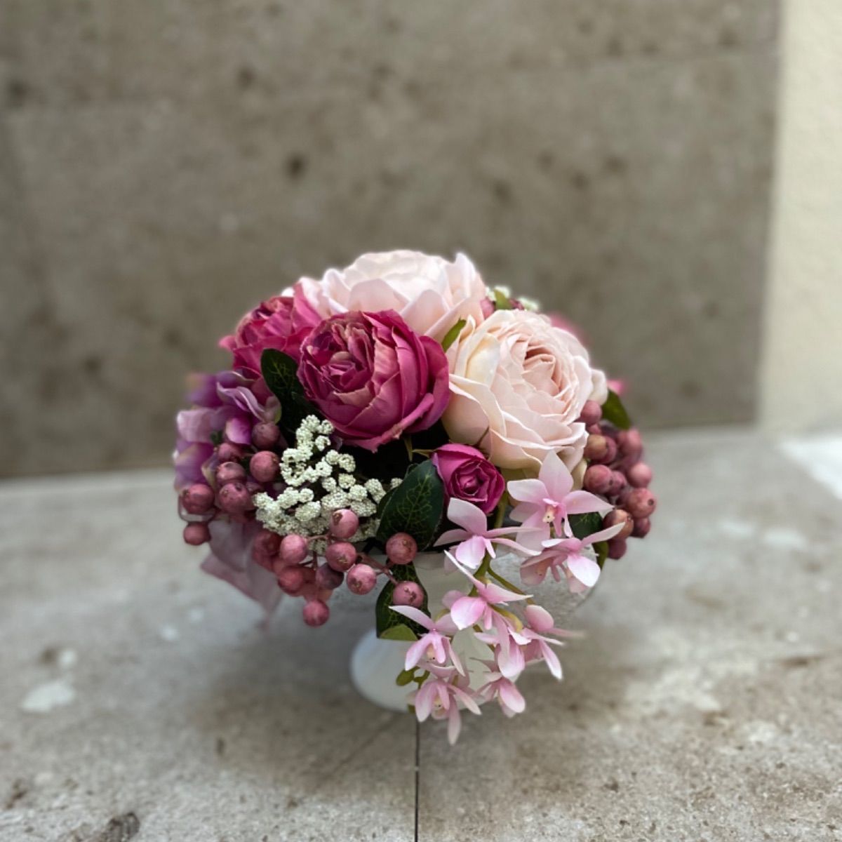 トップ アーティフィシャルフラワーアレンジメント 3種のピンクの薔薇