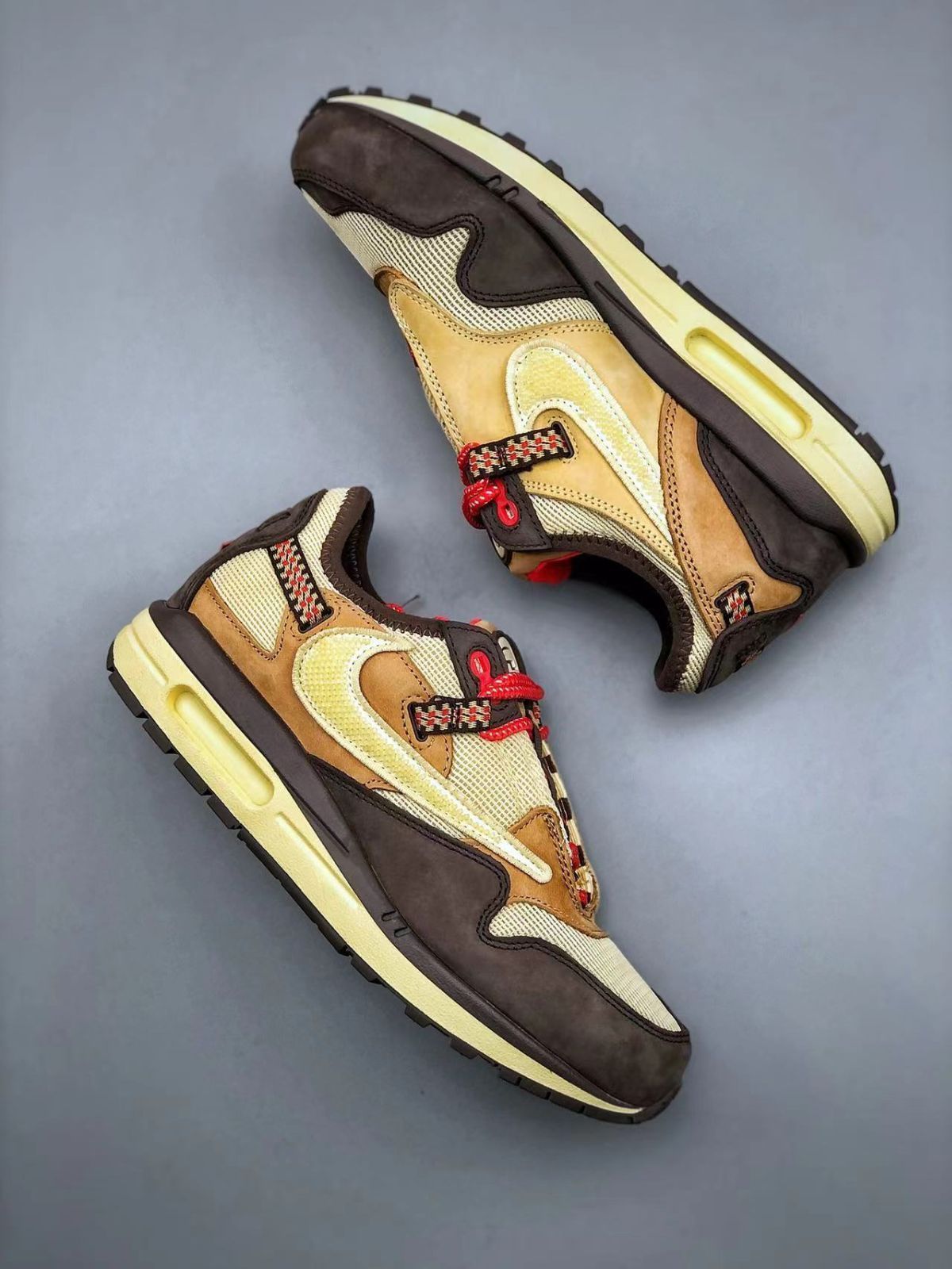 Travis Scott × Nike Air Max 1 ナイキ トラヴィス