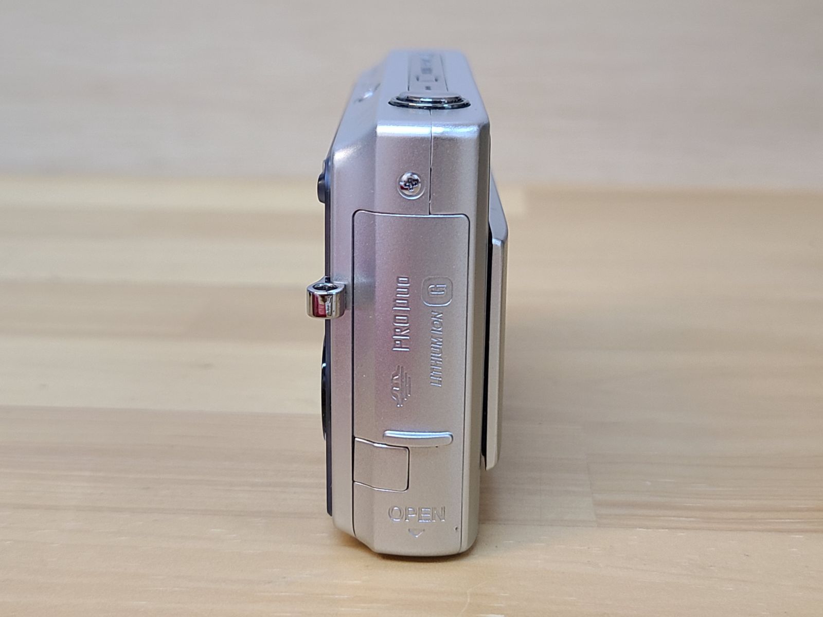デジカメ SONY サイバーショット DSC-T20 シルバー 本体 充電器