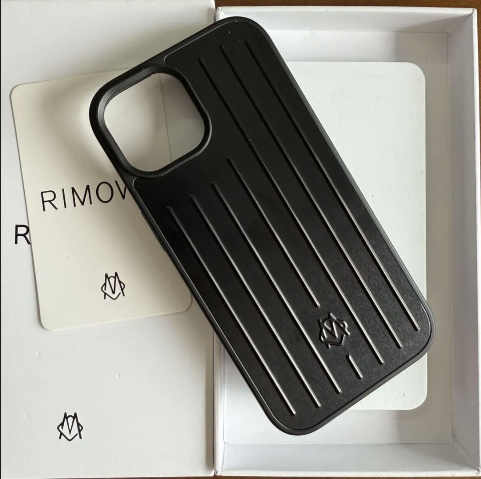 新品/未使用/RIMOWA リモワ iPhone 15pro ケース ブラック