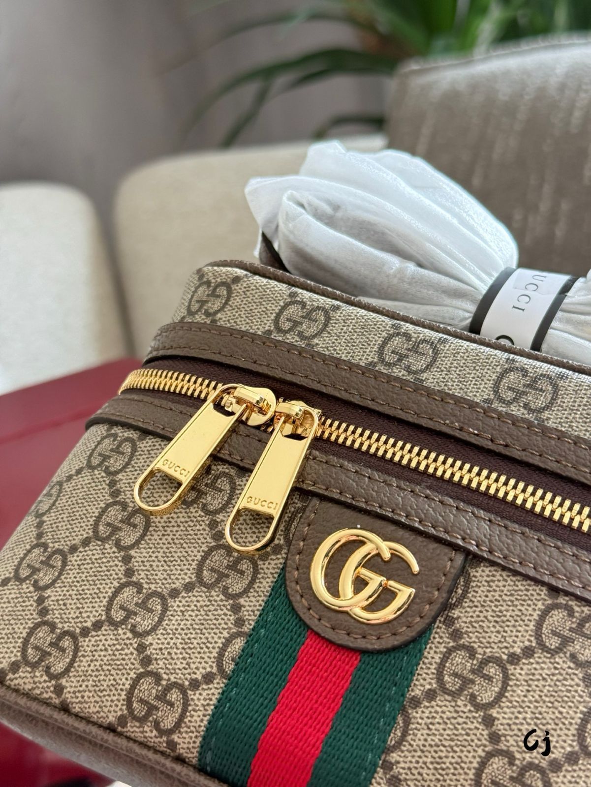 GUCCI ミニバッグ　ポーチ 今日特価】Gucci Mini Cosmetic Bag・グッチ ミニ コスメバッグ