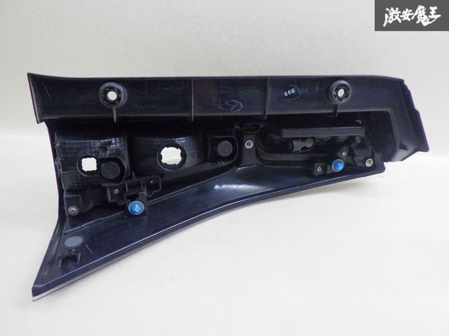 点灯OK！】ダイハツ純正 LA650S LA660S タントカスタム LED テール