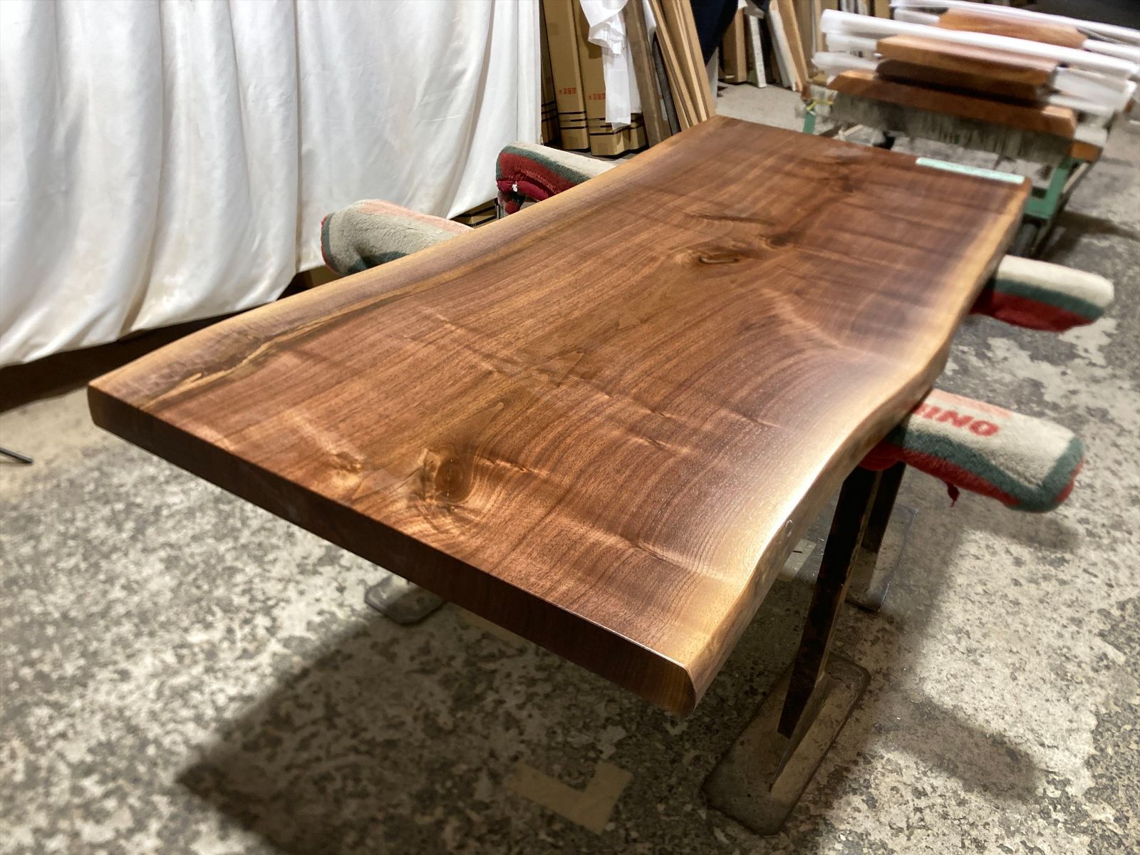 ブラックウォールナット9300 一枚板無垢 乾燥材 1600ｘ680-670ｘ50mm カウンター ローテーブル センターテーブル ダイニングテーブル