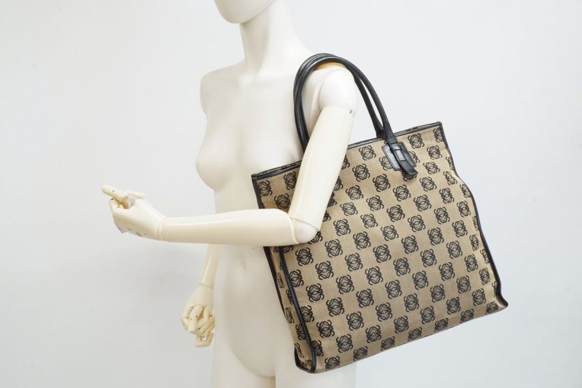 ロエベ リピート アナグラム セミ ショルダー ハンドバッグ トート ロゴ キャンバス ブラック ベージュ LOEWE 3903h