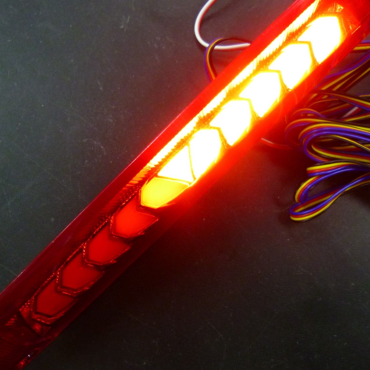 レッド発光ハイマウント付リアウィング 樹脂製 80系ノア ヴォクシー