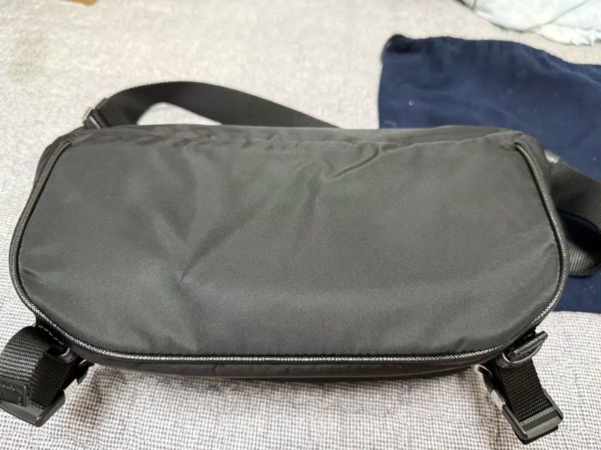 ミディアム ブラック