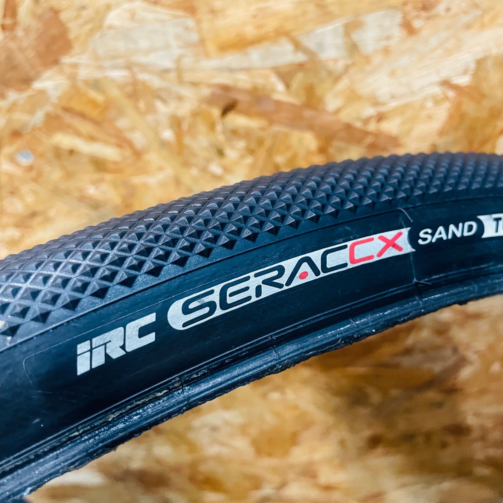 中古品】 IRC SERAC CX SAND TUBELESS 700×32C 2本セット チューブレス