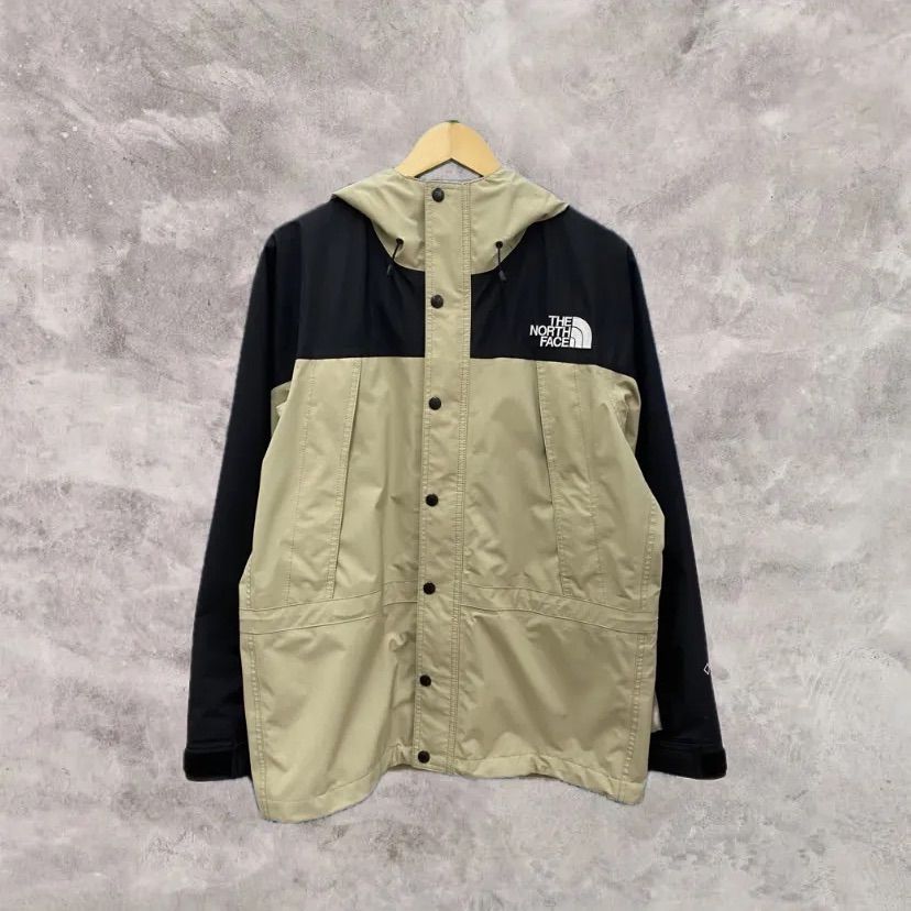 69.THE NORTH FACE Mountain Light Jacket M