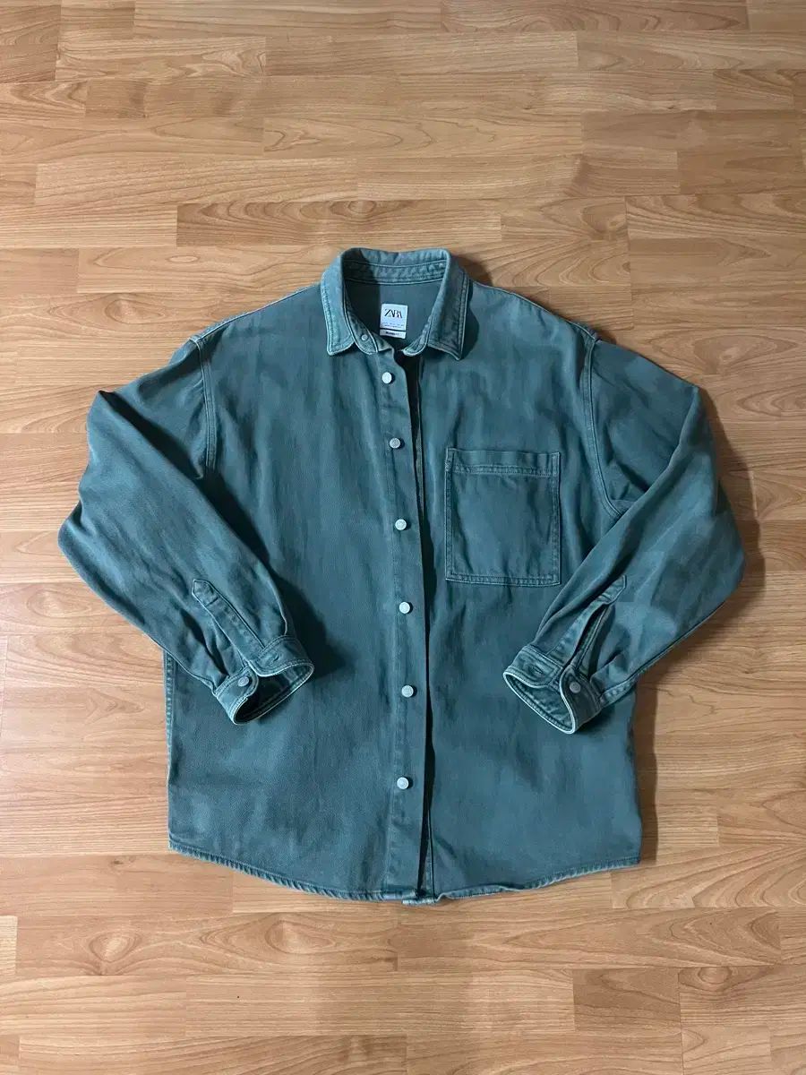 ZARA ザラ メンズ カーキ シャツ L 100 ー 105 秋 シャトル