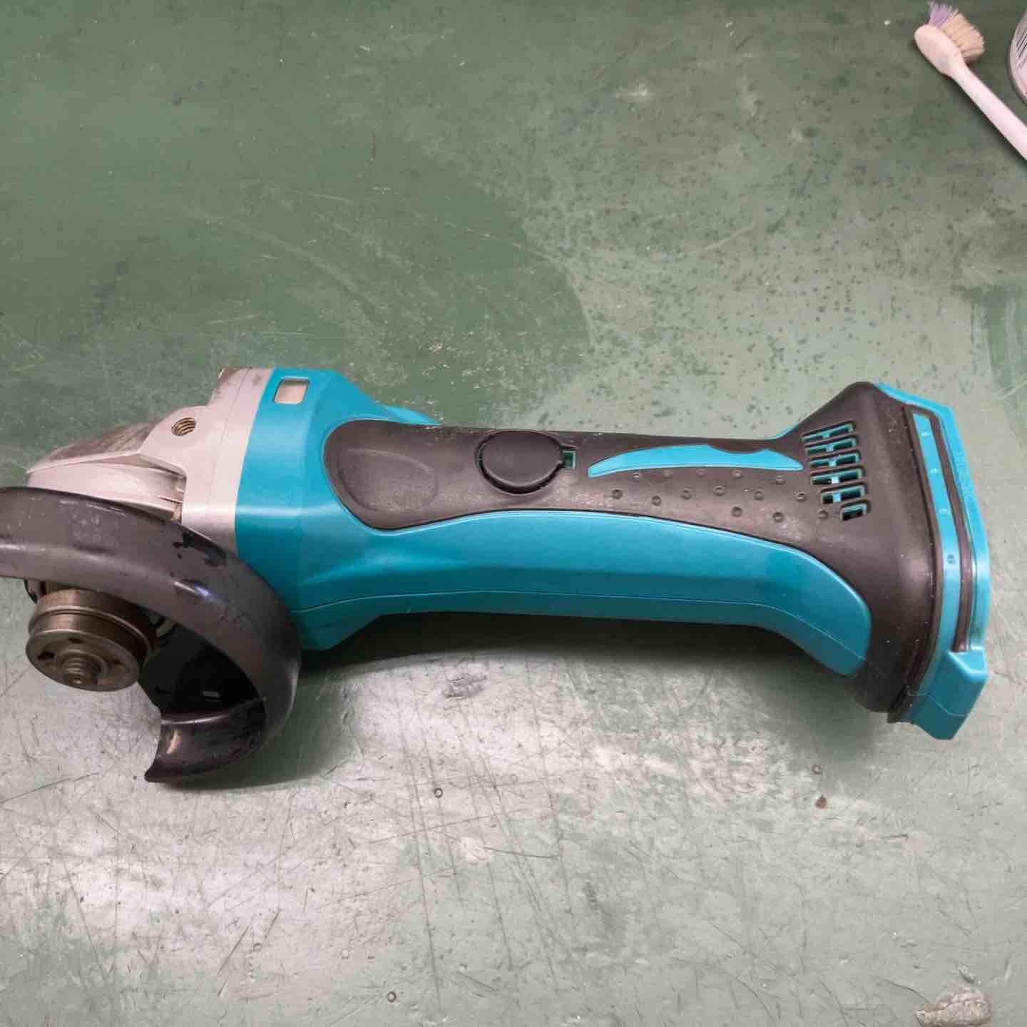 マキタ makita 100mmコードレスディスクグラインダー GA400DZ 鴻巣店
