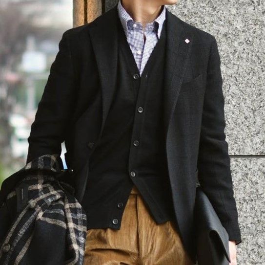 クルチアーニ Cruciani 44 27ゲージ Vネックカーディガン ネイビー