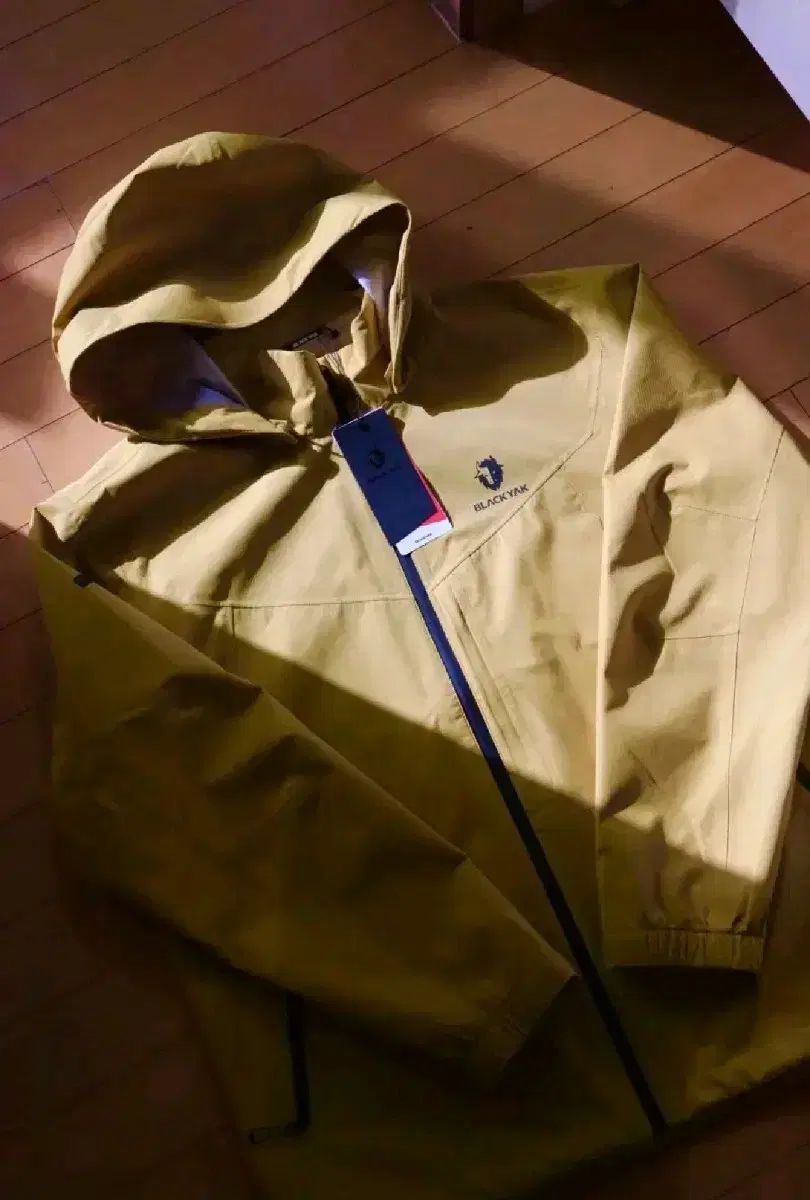 BLACK YAK ブラックヤク AWC 有名な山々 100 防水ジャケット SY 110