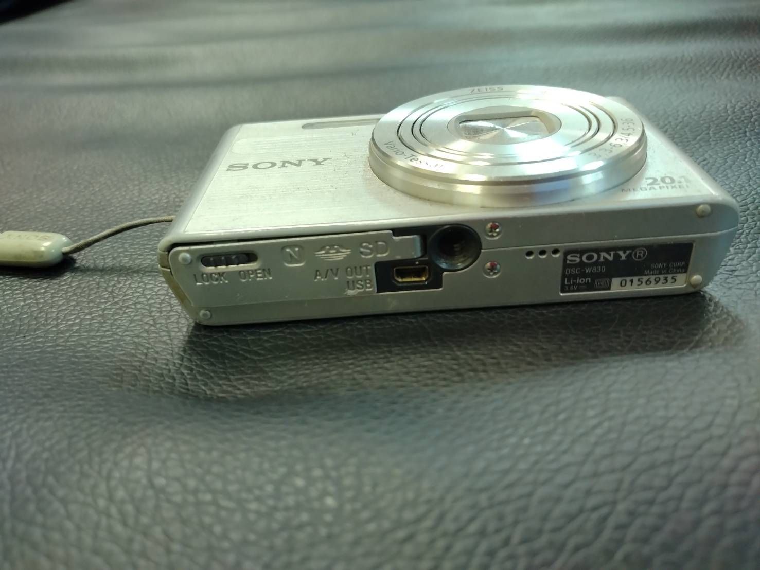 Sony デジタルカメラ Cyber-shot DSC-W830 シルバー 20.1MP 8倍光学ズーム