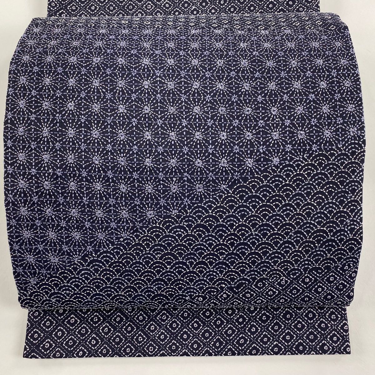 袋帯 美品 名品 菱 青海波 刺し子刺繍 紺色 全通 正絹 【中古