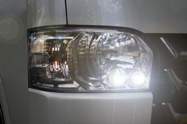 トヨタ200系ハイエース純正LEDヘッドライト左右セットコンピューター付き