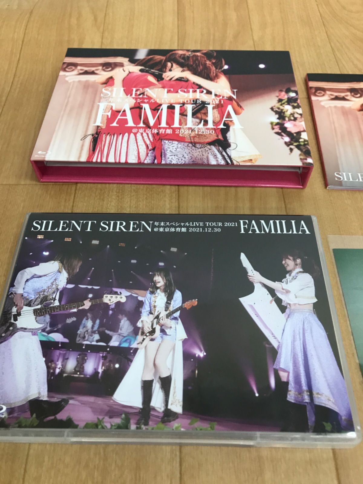 サイレントサイレン SILENT SIREN FAMILIA Blu-ray SILENT SIREN / SILENT SIREN 年末スペシャルLIVE TOUR 2021