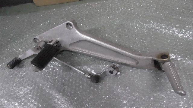CB400 SUPER FOUR NC31-1030xxx の ステップ 左 1757637985
