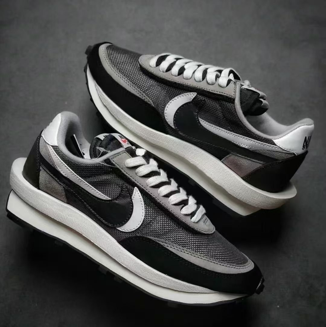 本日の特別価格サカイ ナイキ LD ワッフル ブラック SACAI NIKE BV0073 - メルカリ