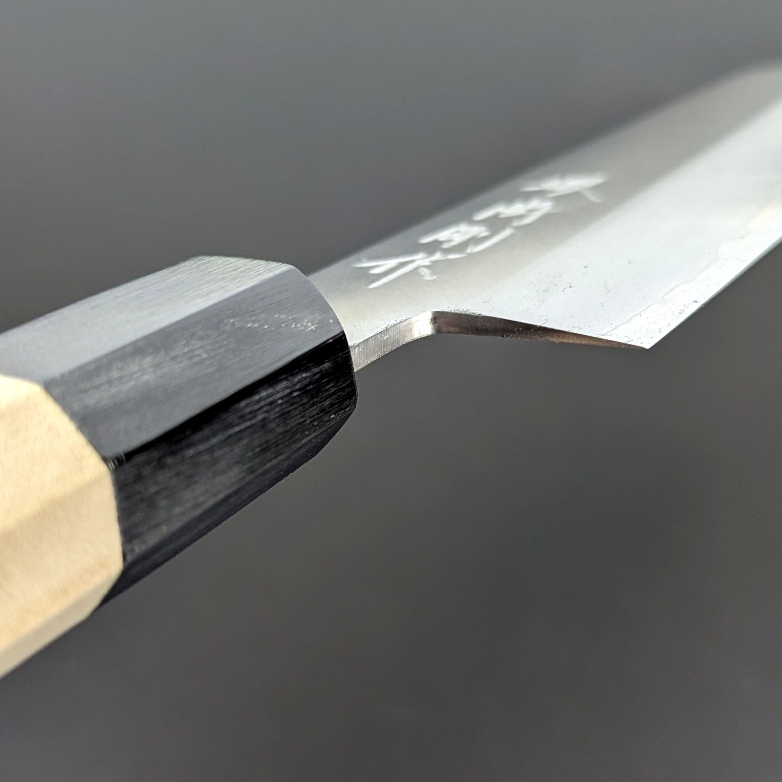 山塚刃物 銀三 霞仕上げ 切付三徳 180mm 朴八角柄 - メルカリ