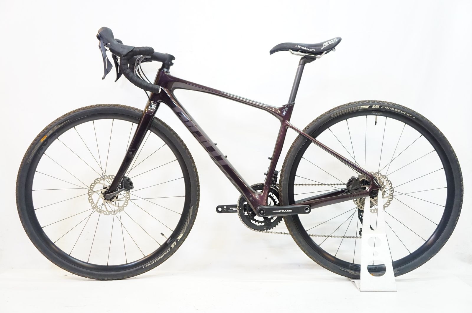 GIANT ジャイアント REVOLT ADVANCED 2 2021年モデル グラベルロード バイチャリ熊谷店