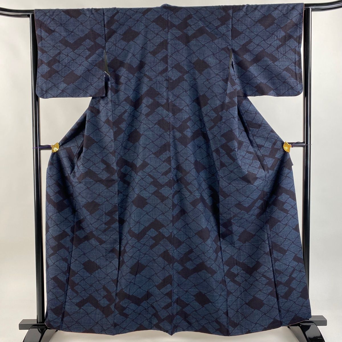 結城紬 身丈161.5cm 裄丈64cm M 袷 本場結城紬 100亀甲 証紙 菱文 亀甲絣 藍色 正絹