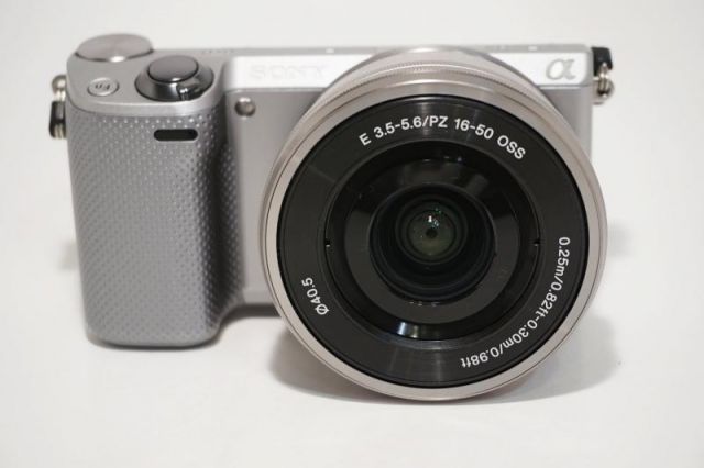 [訳あり品]SONY α NEX-5ミラーレス一眼カメラ Amazon | SONY ミラーレス一眼 α NEX-5 ダブルズームレンズ
