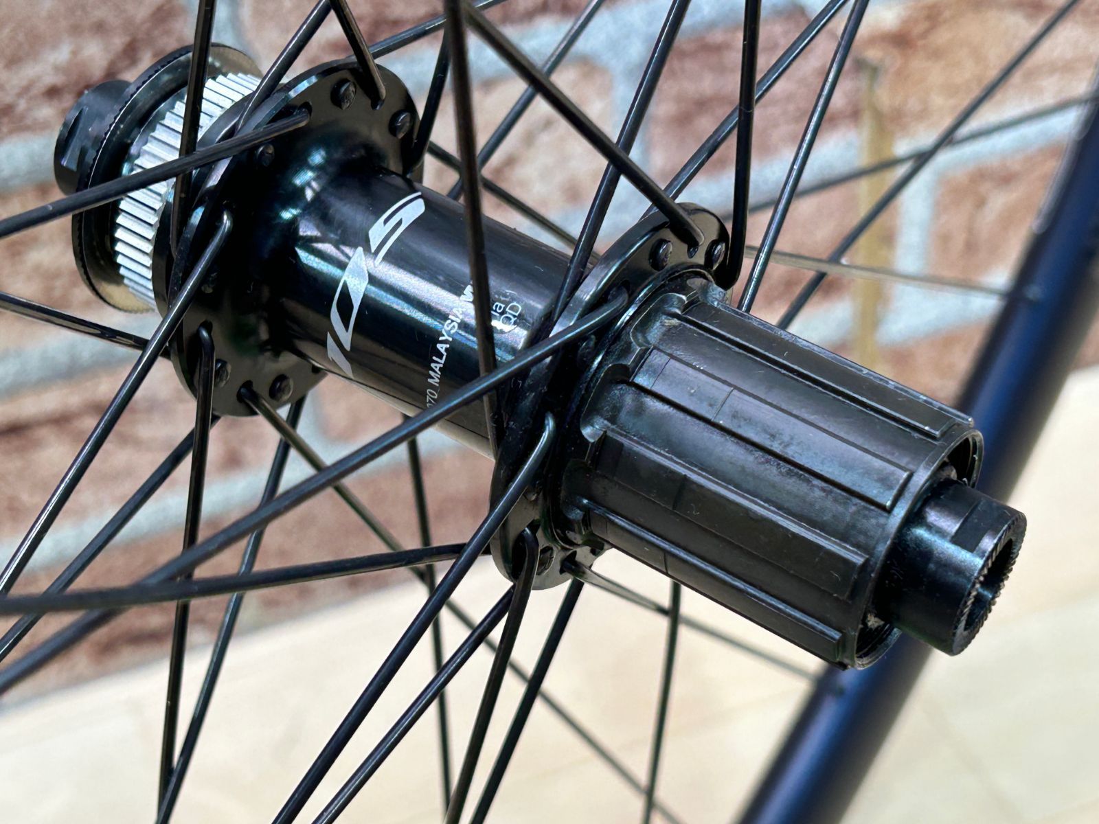 イチ推し!! 極上品!! VELOCITY aileron × SHIMANO 105 手組