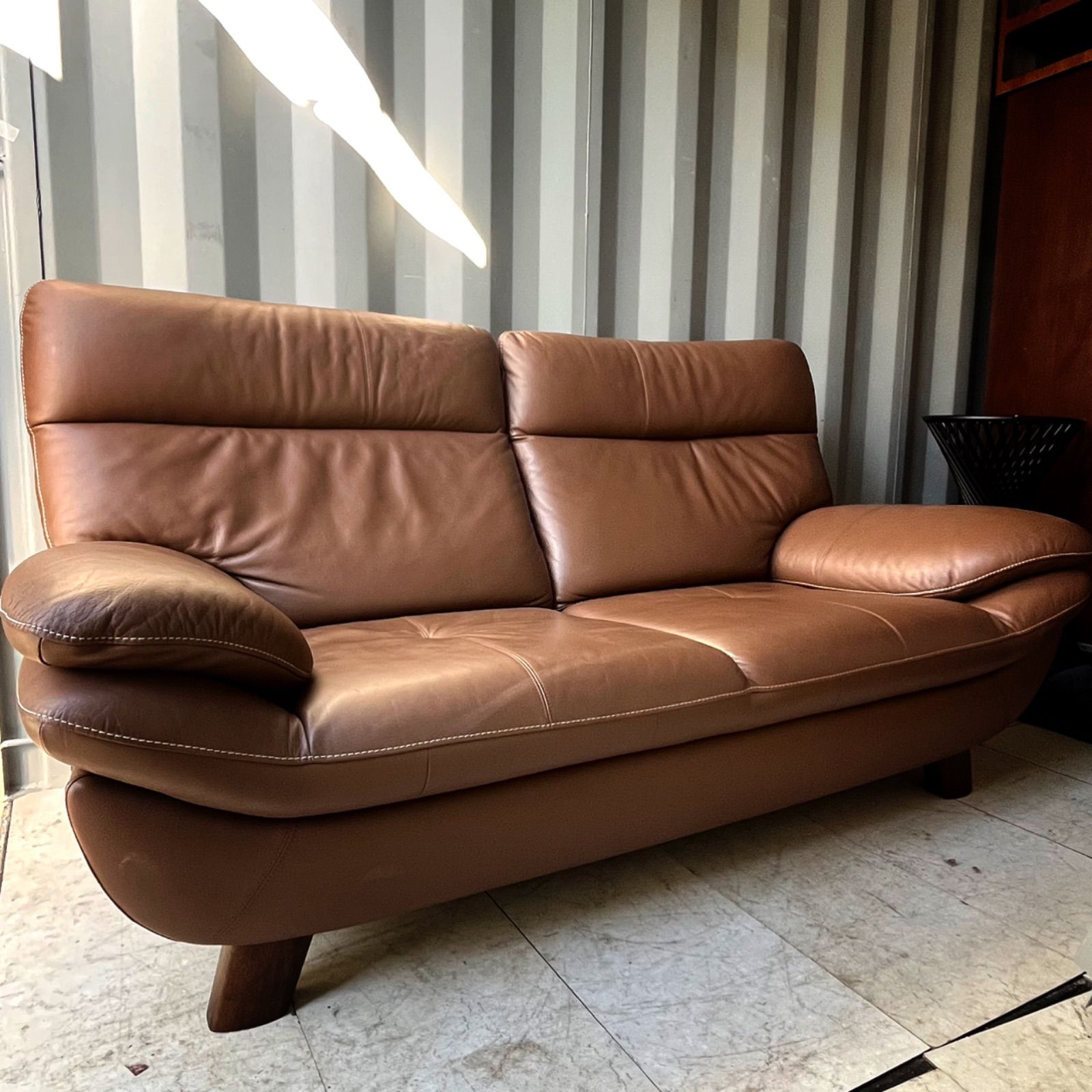 取付無料！カリモク家具 本革 ZT83北欧風リーベルブラウン2.5人掛けソファ✨ 取付無料！カリモク家具 本革 ZT83北欧風リーベルブラウン2.5人掛け