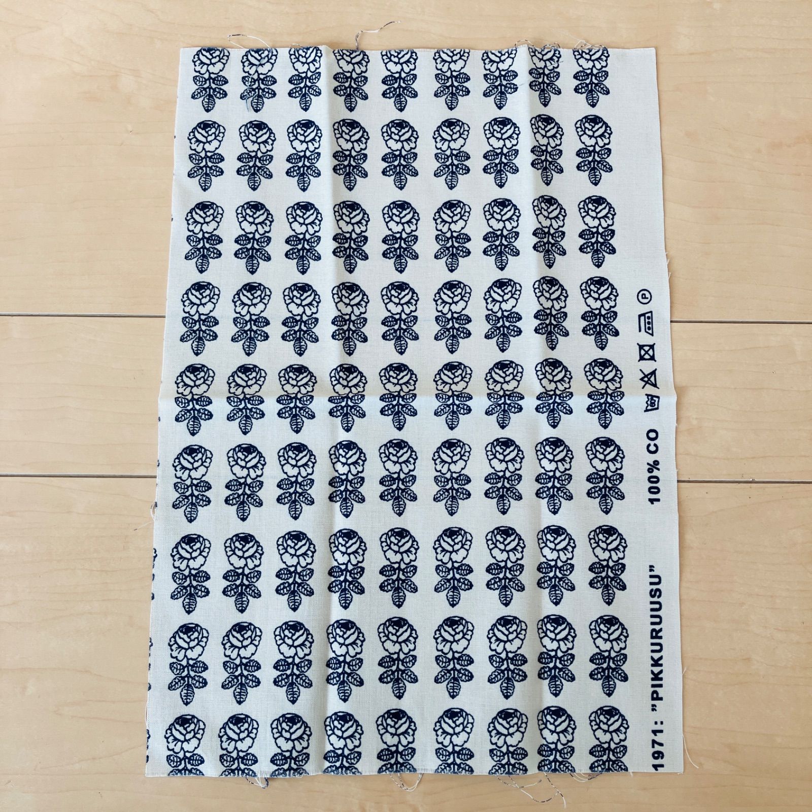 marimekko マリメッコ PIKKURUUSU ピックルース ネイビー