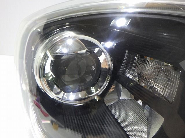 右ヘッドライト