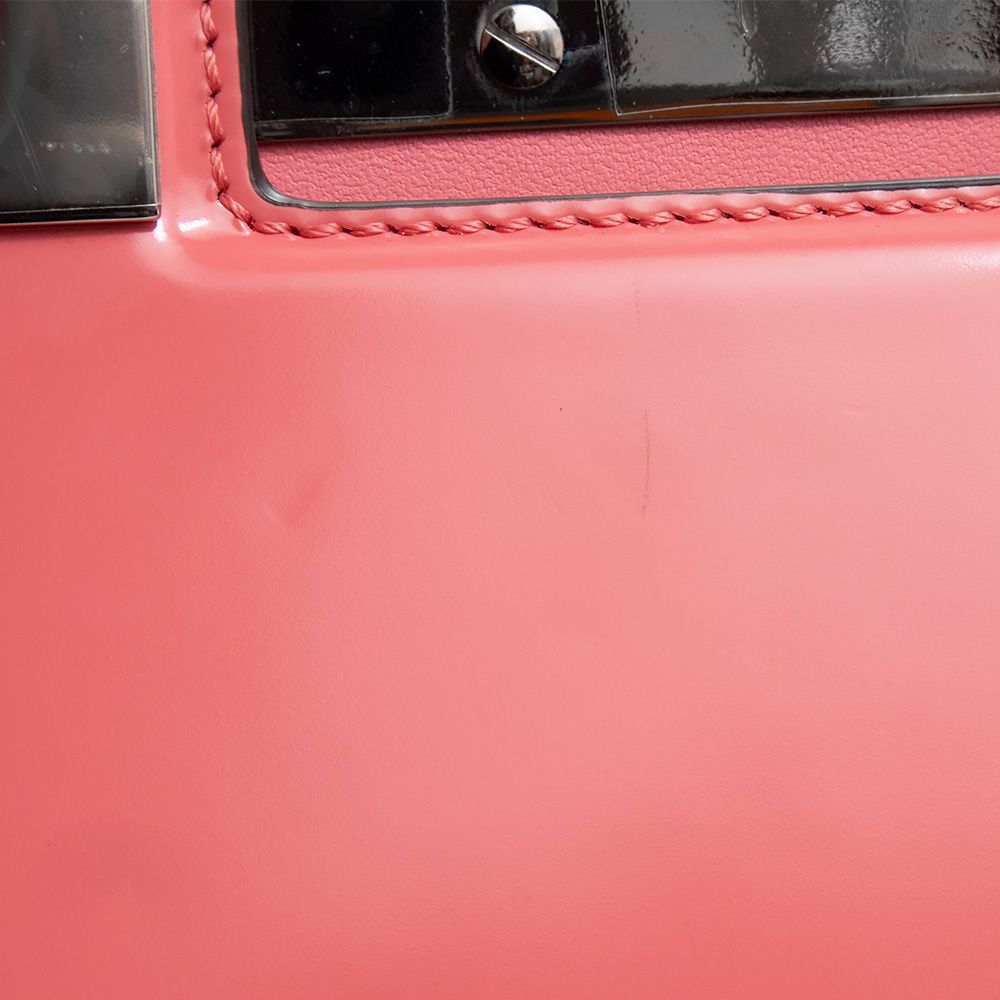 フェンディ ピーカブー カット ミディアム ショルダーバッグ