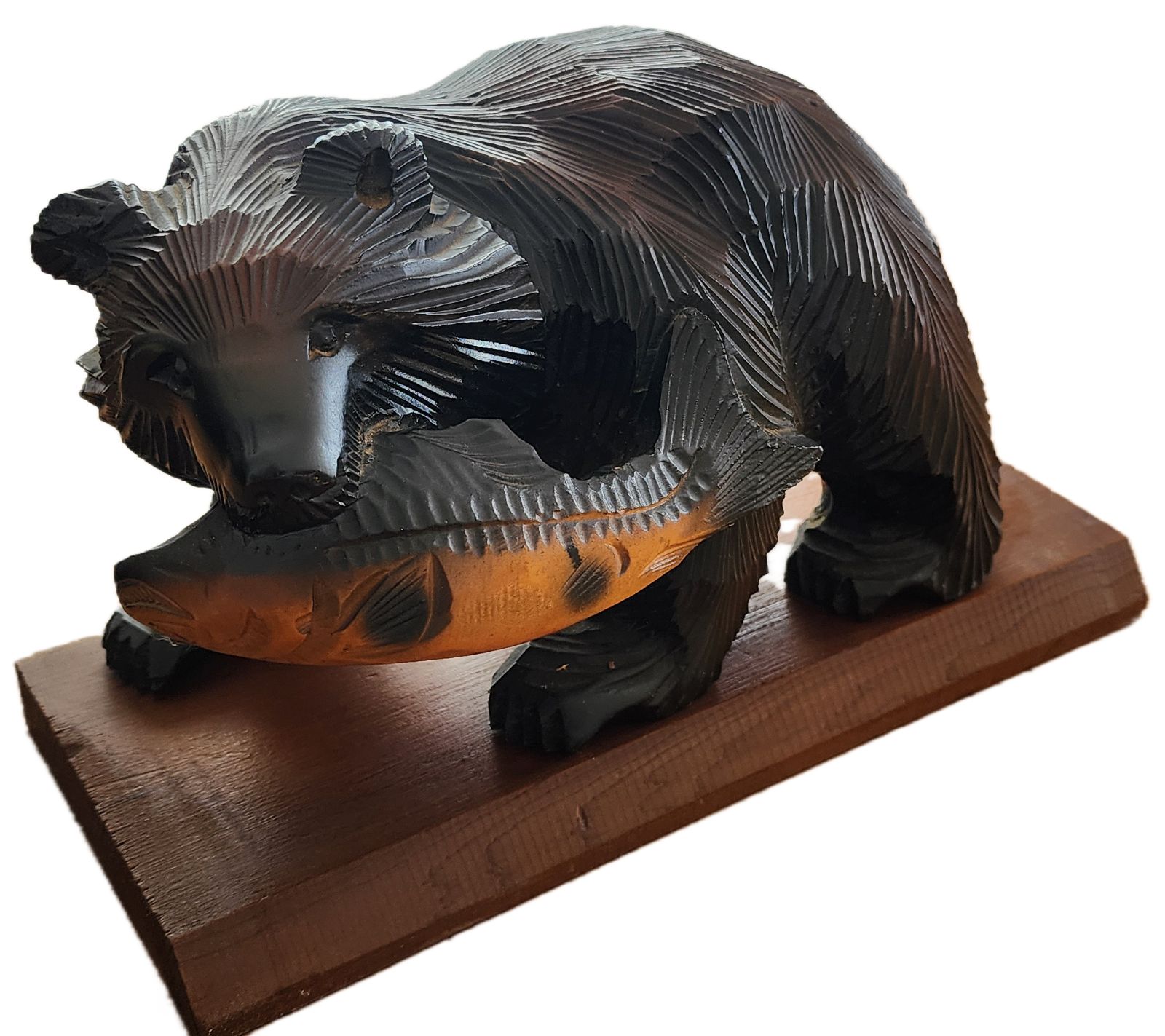 木彫り熊】鮭をくわえた熊／台座付き（詳細不明） - メルカリ