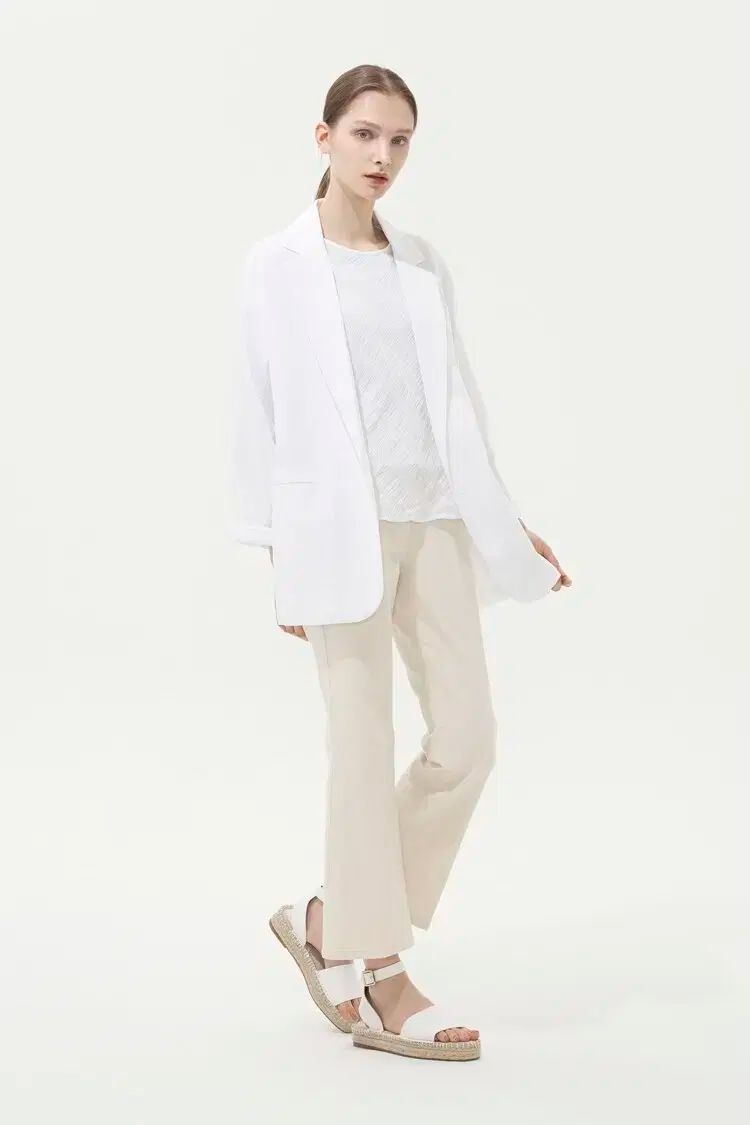 DKNY エンボス ボクシージャケット