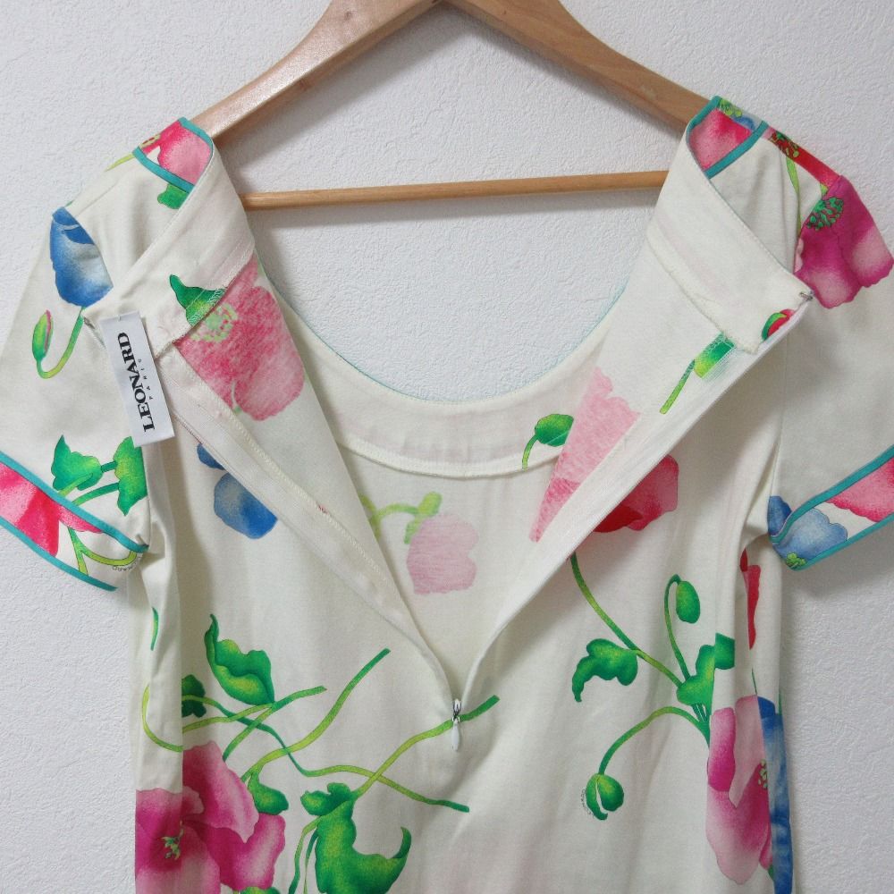 LEONARD レオナール　フラワープリント 半袖ワンピース LEONARD レオナール ひざ丈ワンピース 花柄 藤の花 紫 総柄 半袖