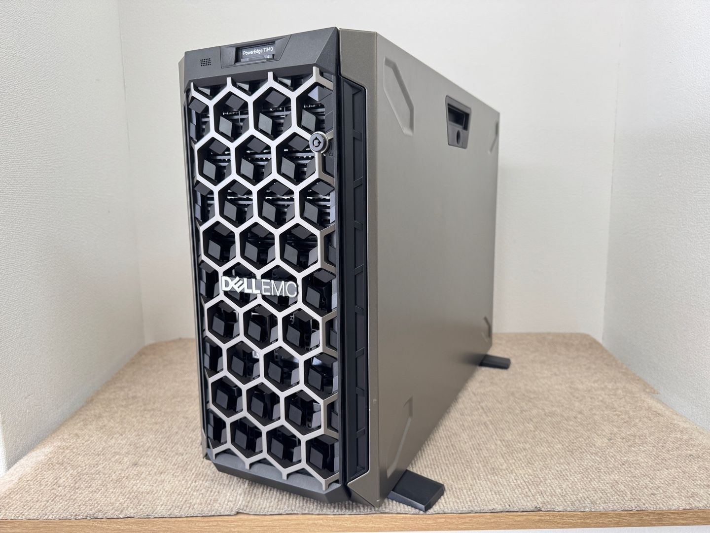 Dell EMC PowerEdge T340 LFF 8BAY 1x E-2246G 6core 3.60GHz 32GB 2x 1.2TB PERC H330 SV163