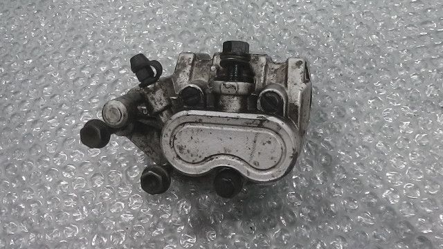 ディオ125 LALTCJU01B3275xxx の ブレーキキャリパー:#1709690973