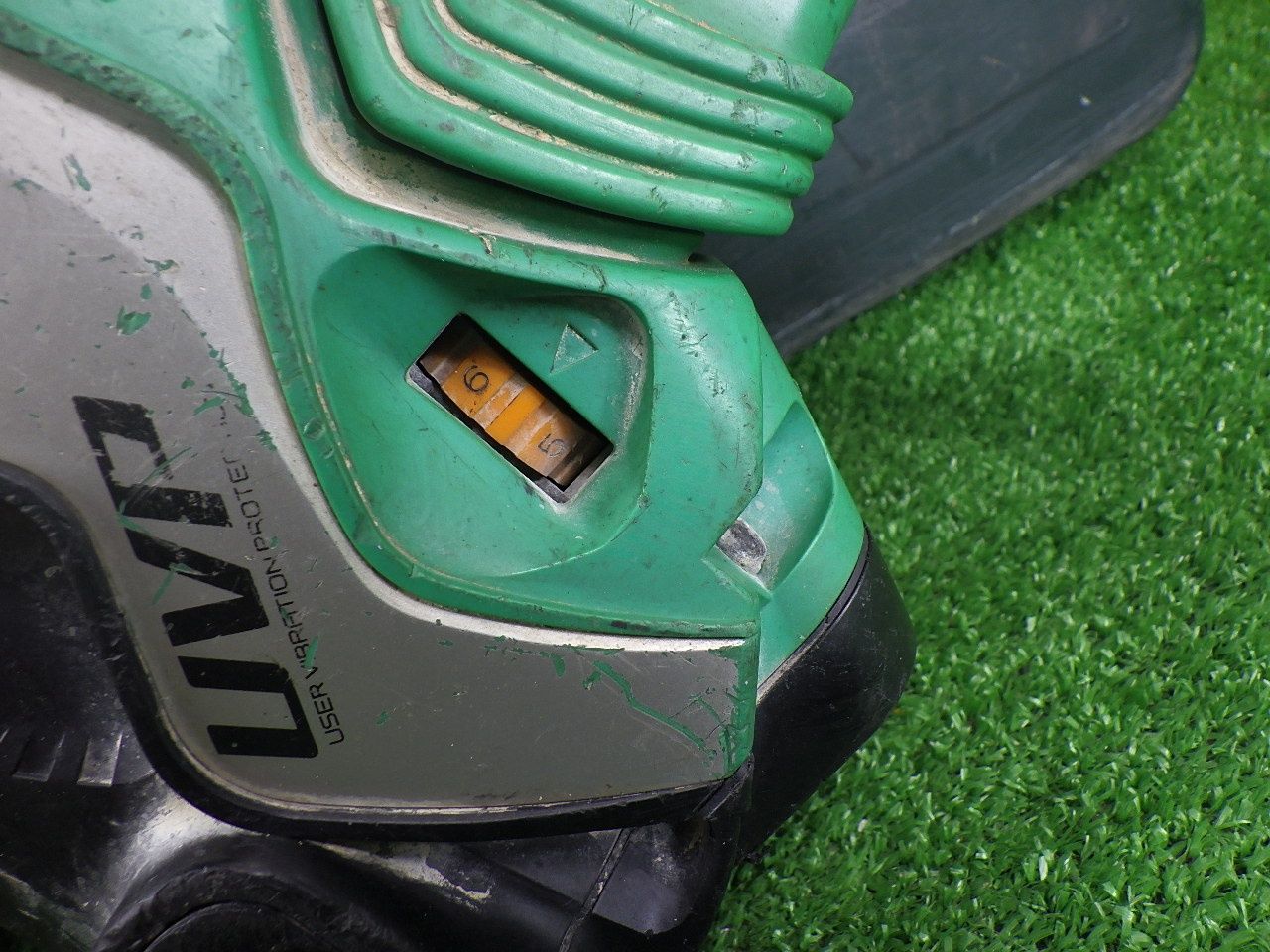 穴あけやはつり作業に