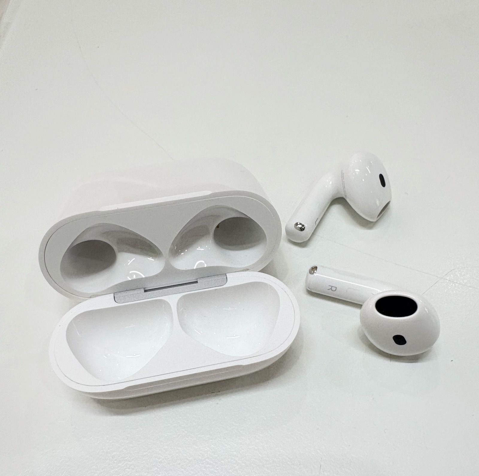 AirPods 第4世代 L片耳 左耳のみ イヤホン A3056 WUUH AirPods 第四世代 左耳用イヤホン AirPods 第4世代 L片耳 左耳