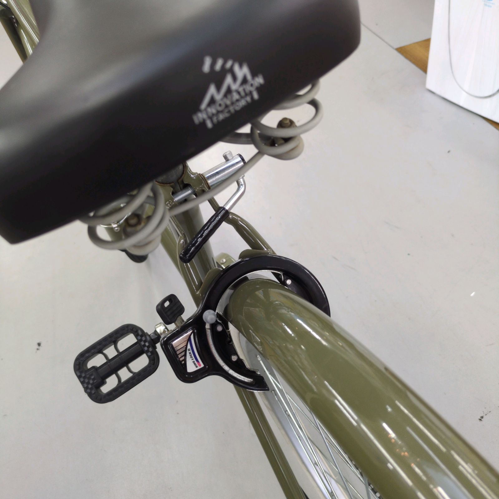 J056 ☆多少の小キズ使用感☆軽快スポーツ自転車☆INNOVATION FACTORY